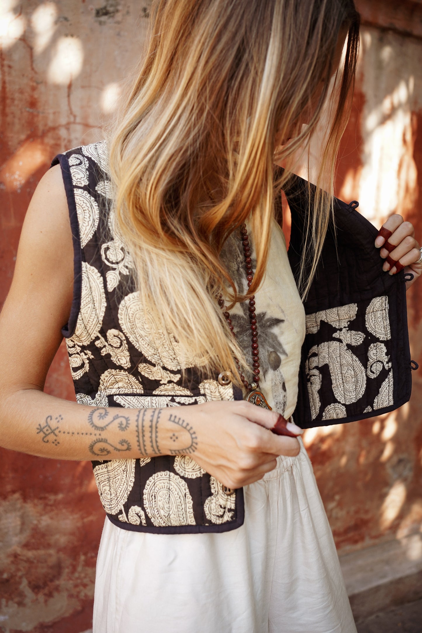 GILET REVERSIBLE BLOCKPRINT PAISLEY NOIR