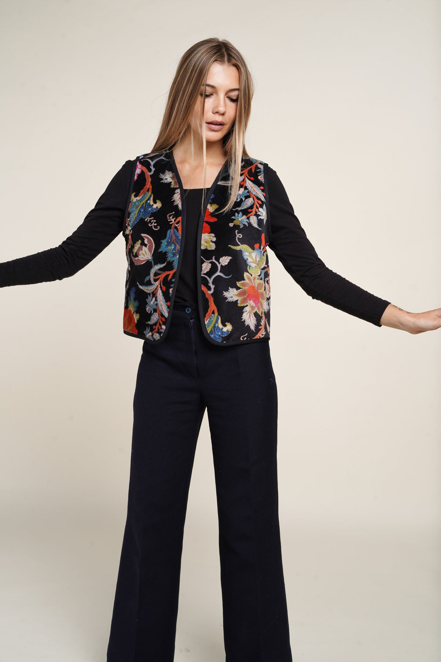 GILET VELOUR NOIR FLORAL